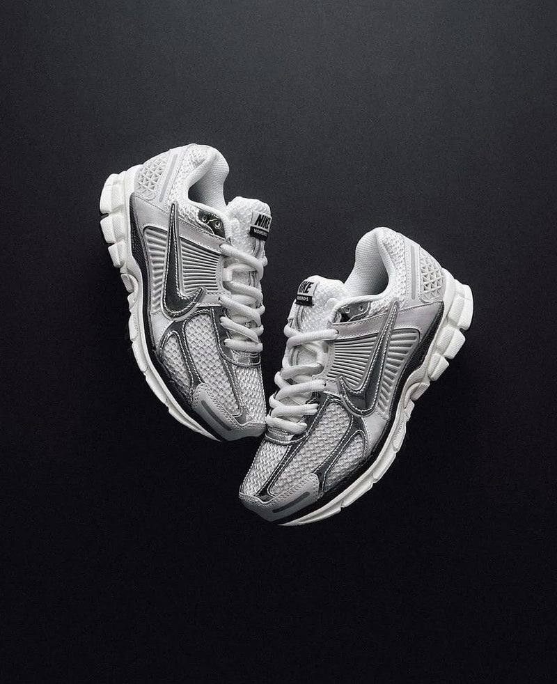 Tenis Nike Vomero  Blanco Plata - Edición Limitada